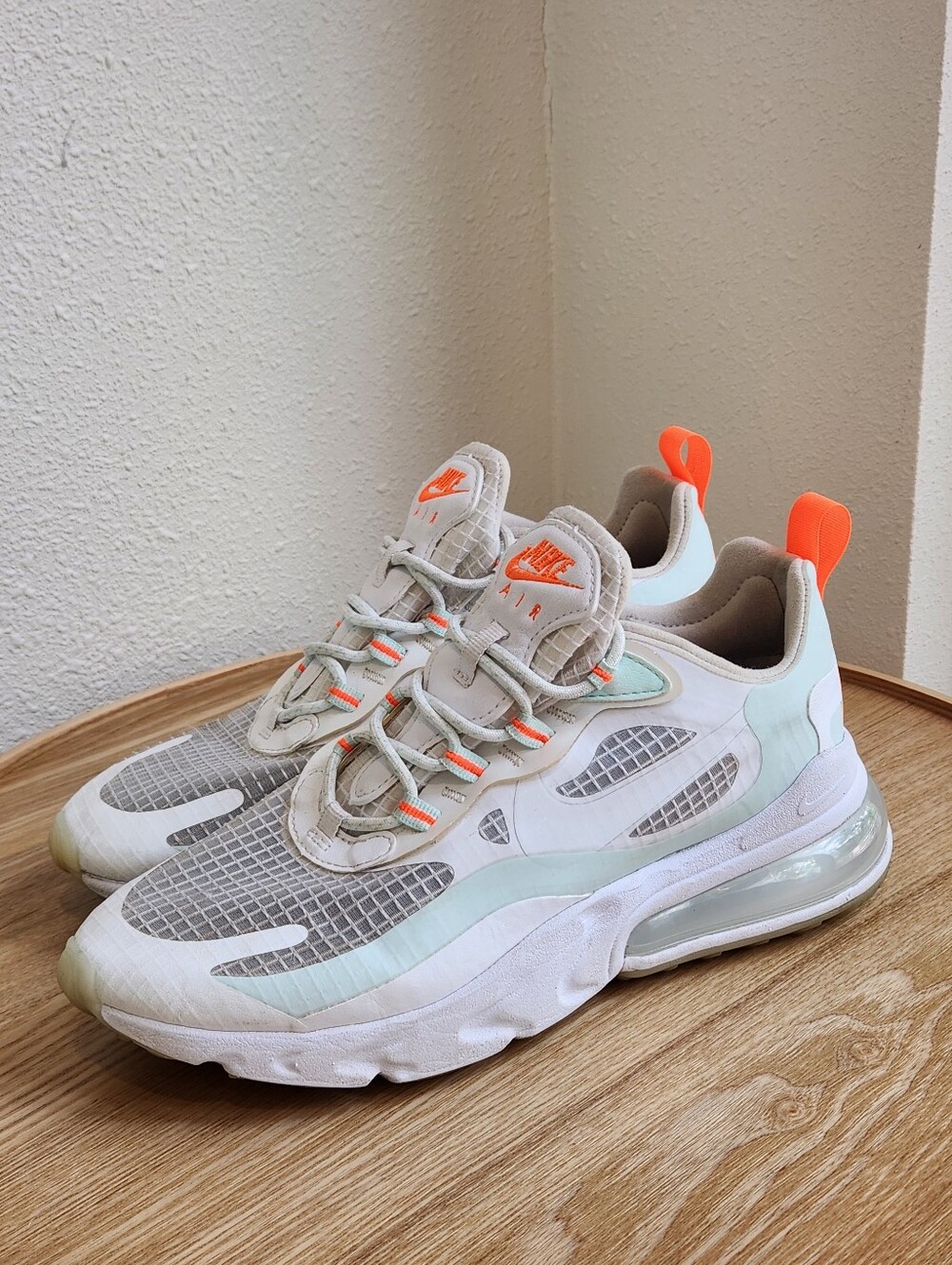 Nike Air Max 270 React SE In "Hyper Crimson" Women's Sneakers - Picture 4 of 6